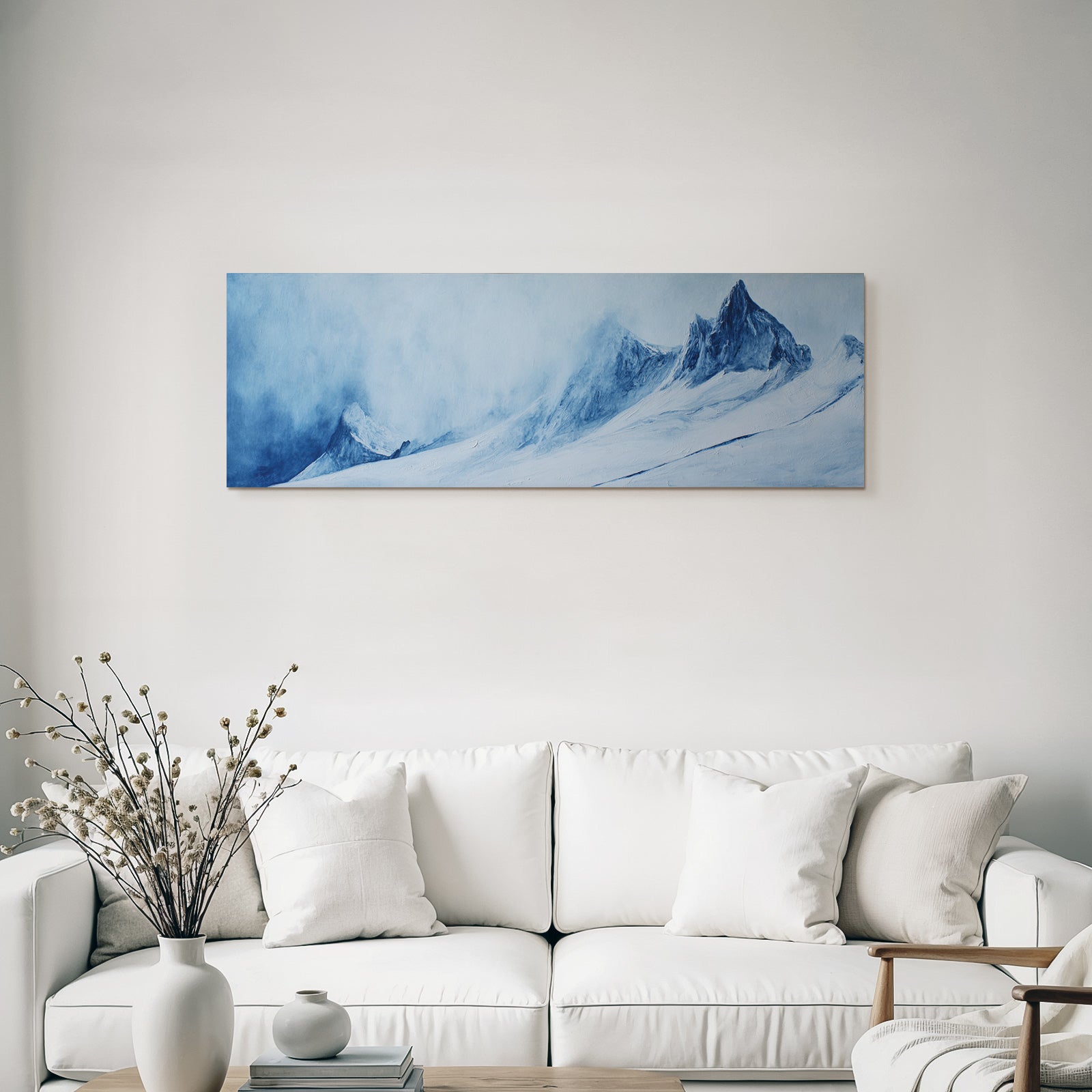 Schneebedeckte Berglandschaft In Blau Und Weiss