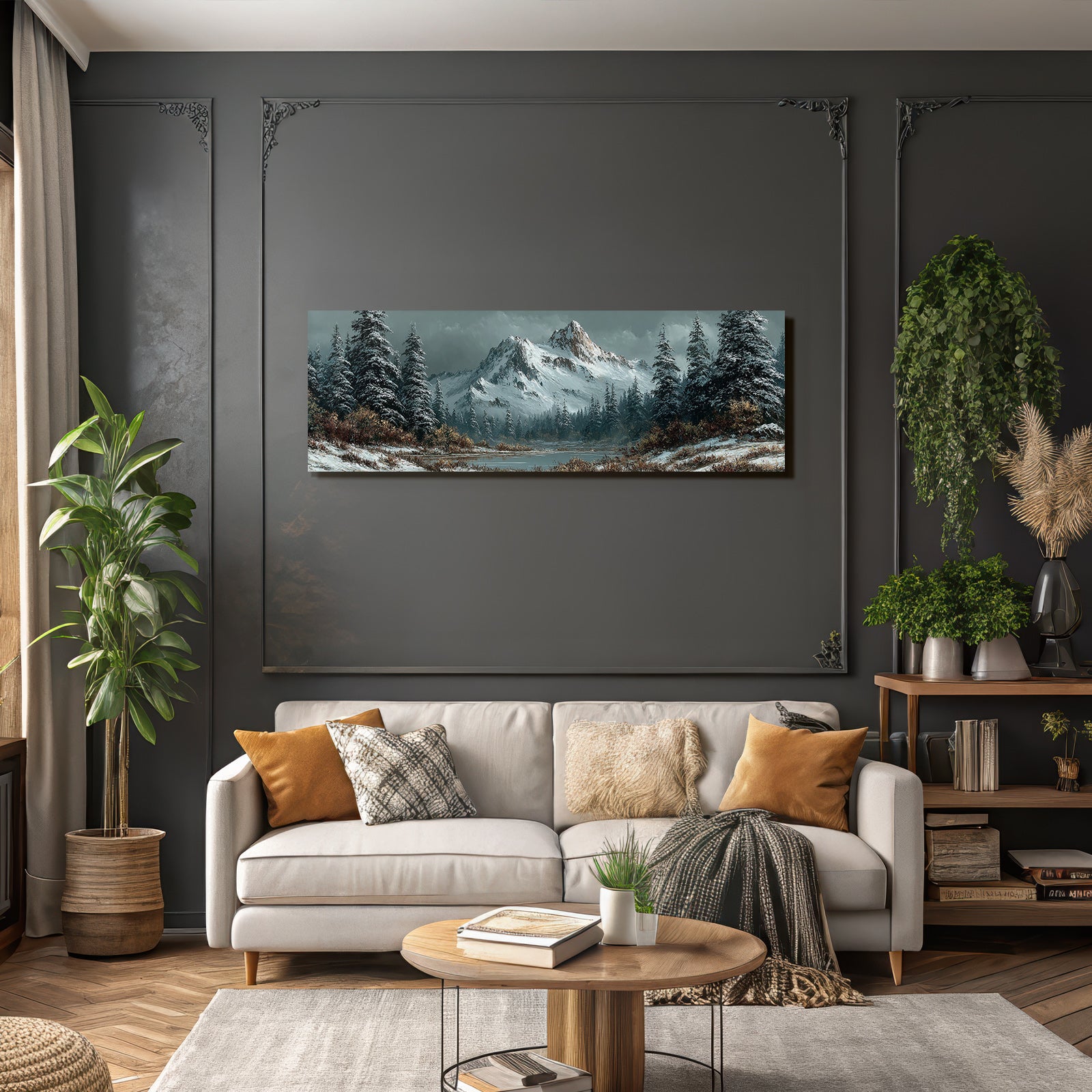 Verschneite Berglandschaft Mit Wald Und See Unter Wolkigem Himmel