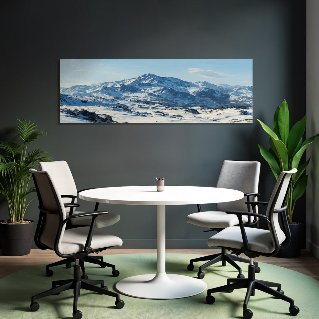 Winterlandschaft Mit Schneebedeckten Bergen Unter Klarem Himmel