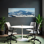 Winterlandschaft Mit Schneebedeckten Bergen Unter Klarem Himmel