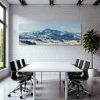 Winterlandschaft Mit Schneebedeckten Bergen Unter Klarem Himmel