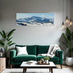 Winterlandschaft Mit Schneebedeckten Bergen Unter Klarem Himmel
