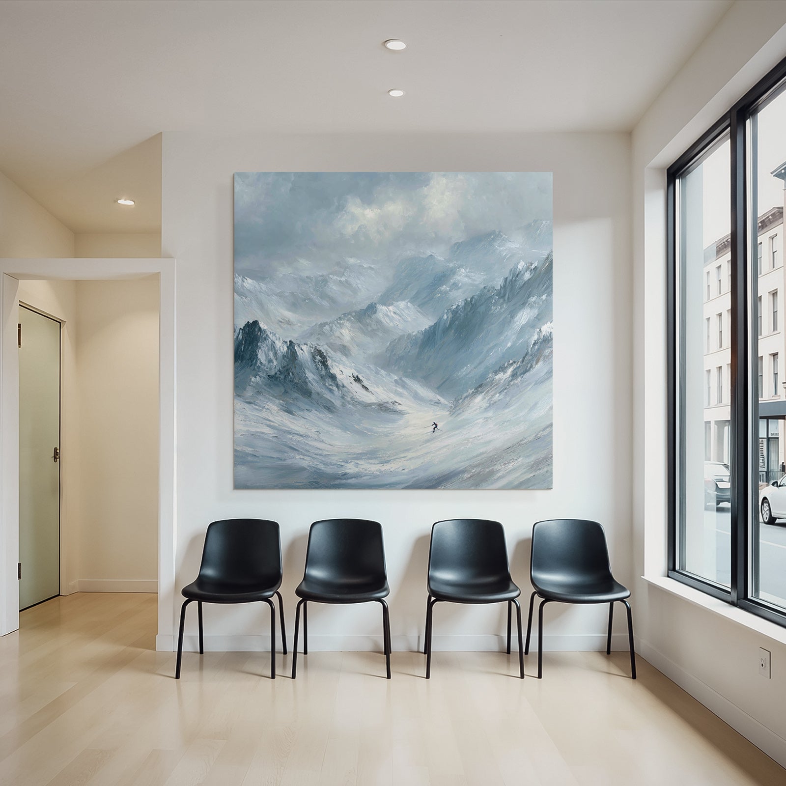 Einsamer Skiläufer Fährt Den Verschneiten Berg Hinunter
