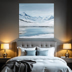 Schneebedeckte Berge Und Ruhiger See