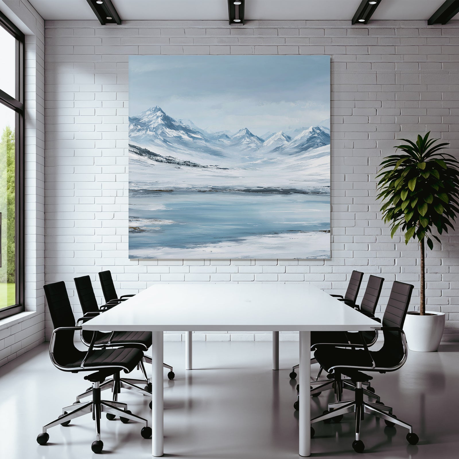 Schneebedeckte Berge Und Ruhiger See