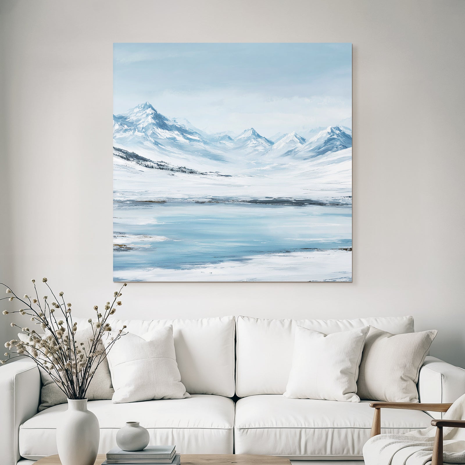Schneebedeckte Berge Und Ruhiger See