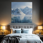 Winterlandschaft Mit Schneebedeckten Bergen Und Spiegelndem Wasser