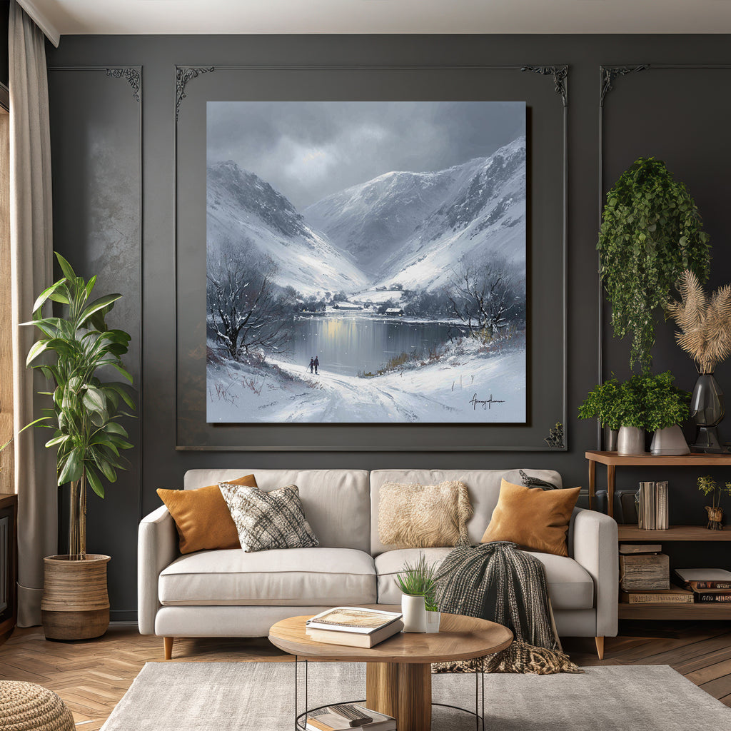 Winterlandschaft Mit Zwei Wanderern An Sanftem See Im Verschneiten Tal