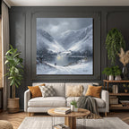 Winterlandschaft Mit Zwei Wanderern An Sanftem See Im Verschneiten Tal