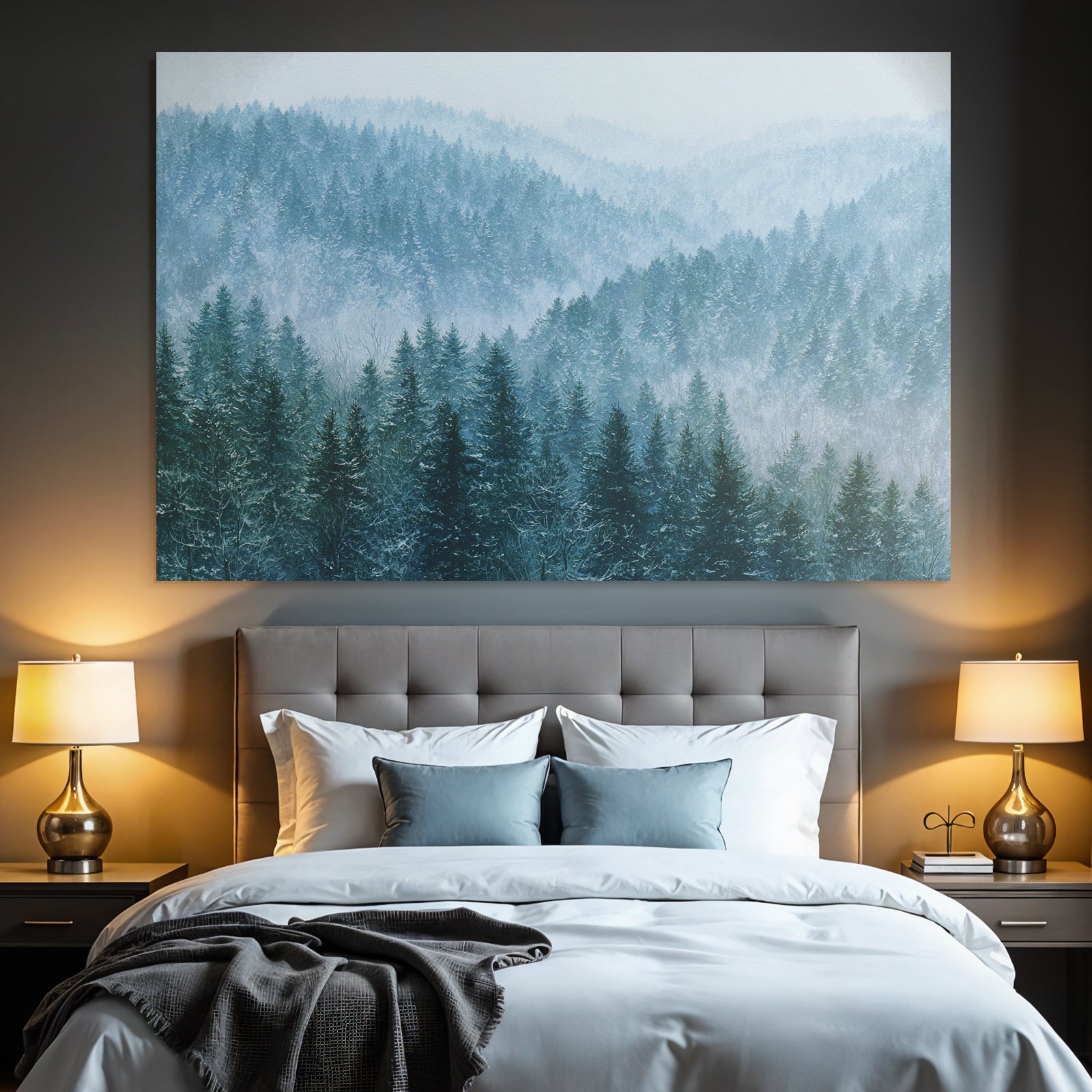 Ruhige Winterlandschaft Im Verschneiten Nadelwald Mit Dunst