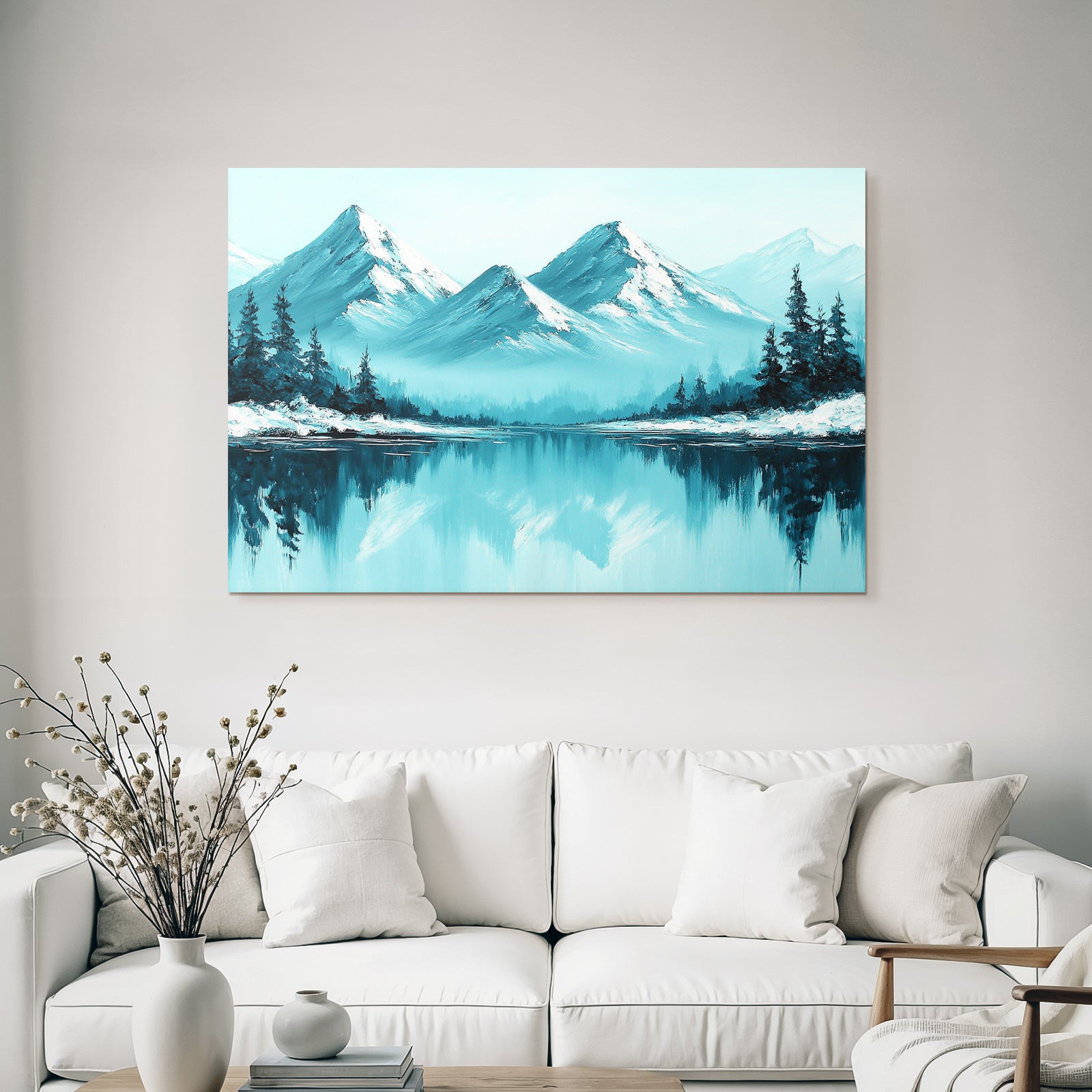 Verschneite Berge Mit Spiegelung Im See