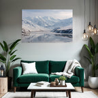 Winterlandschaft Mit Schneebedeckten Bergen Und Spiegelung Im Stillen Wasser