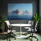 Winterliche Landschaft Mit Schneebedeckten Bergen Und Stillem Meer
