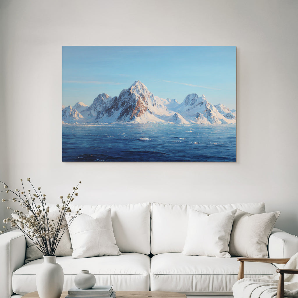 Winterliche Landschaft Mit Schneebedeckten Bergen Und Stillem Meer
