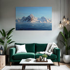 Winterliche Landschaft Mit Schneebedeckten Bergen Und Stillem Meer