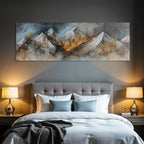 Aquarellberglandschaft Mit Schneebedeckten Spitzen Und Goldenem Sonnenlicht