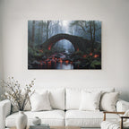 Mystische Waldbrücke Mit Nebeldunst Und Glimmendem Felsenfeür