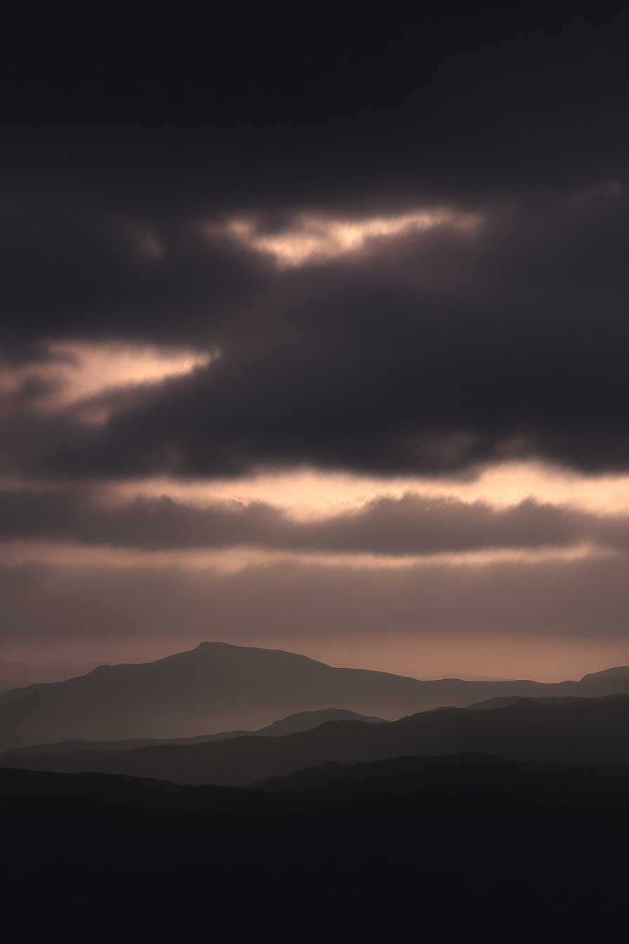 Morgendämmerung Über Nebelverhangene Berge | Himmel und Wolken | Natur