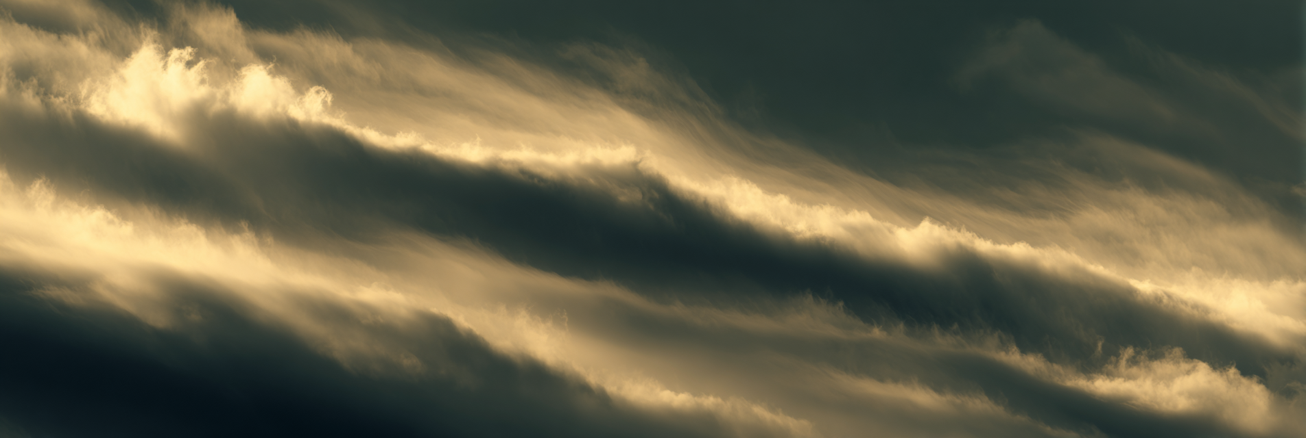 Dramatische Wolkenlandschaft Bei Morgendämmerung | Himmel und Wolken | Natur