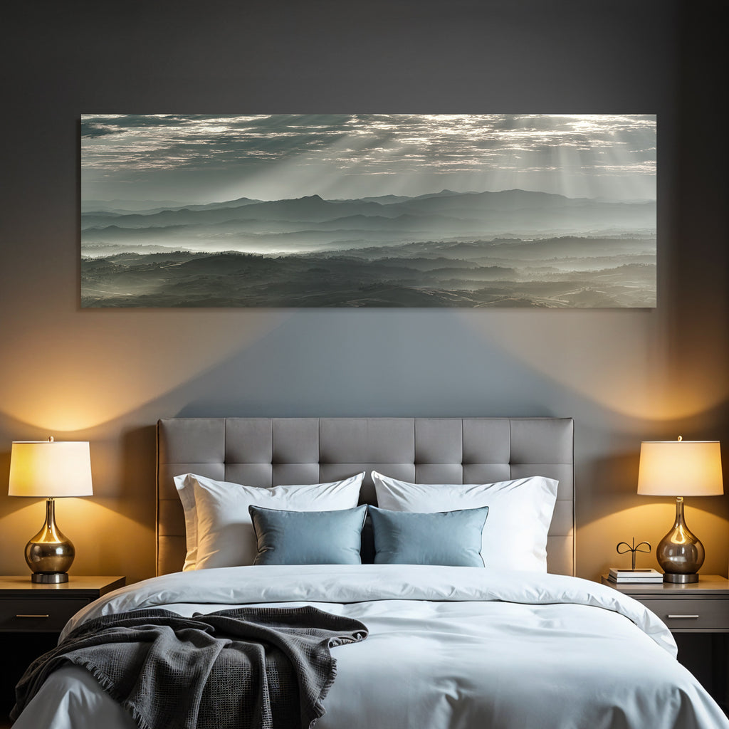 Neblige Berglandschaft Mit Lichtdurchbruch