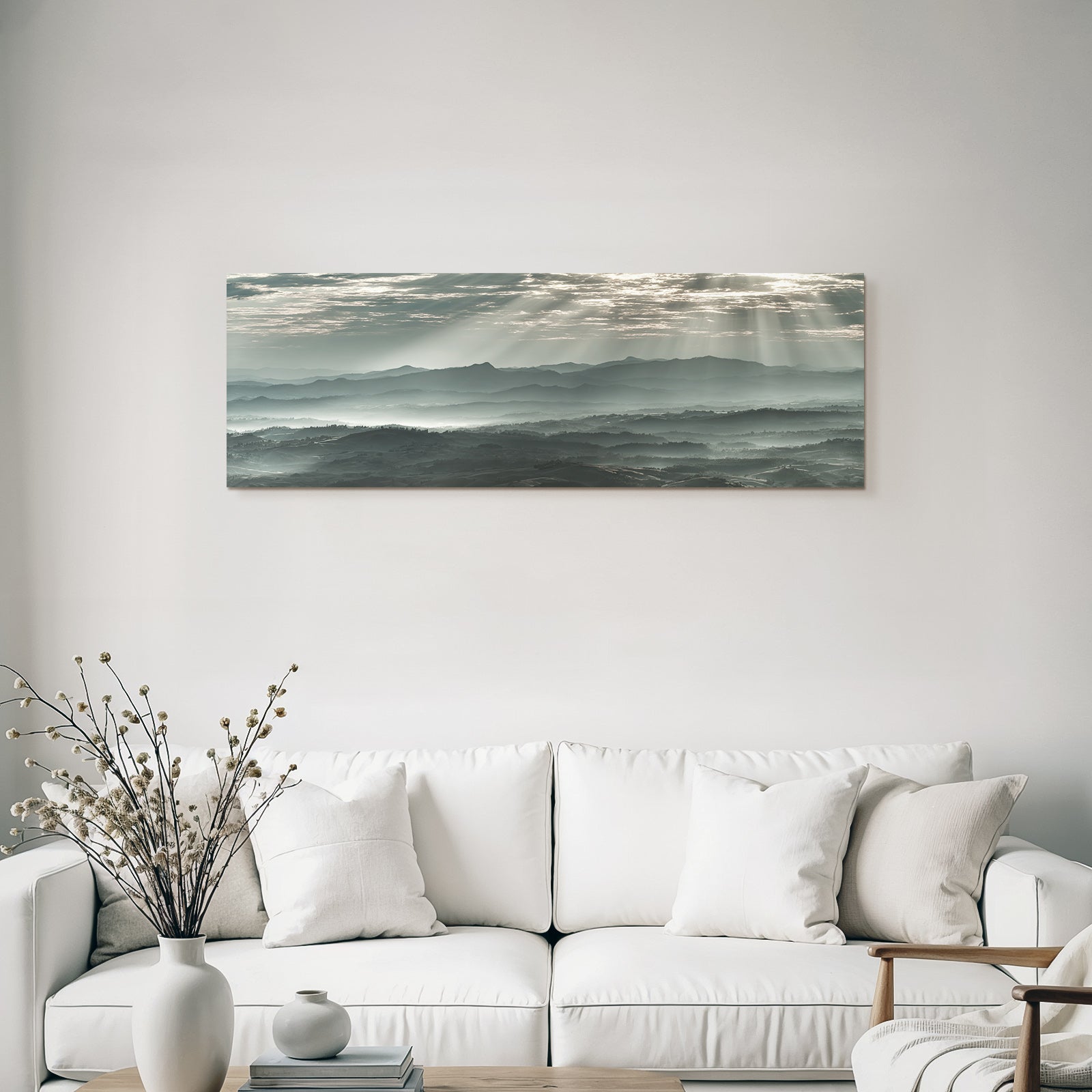 Neblige Berglandschaft Mit Lichtdurchbruch