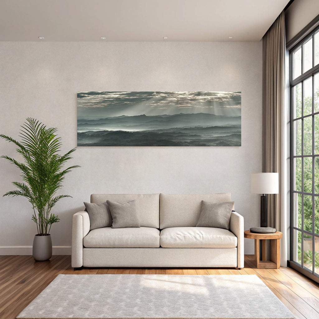 Neblige Berglandschaft Mit Lichtdurchbruch