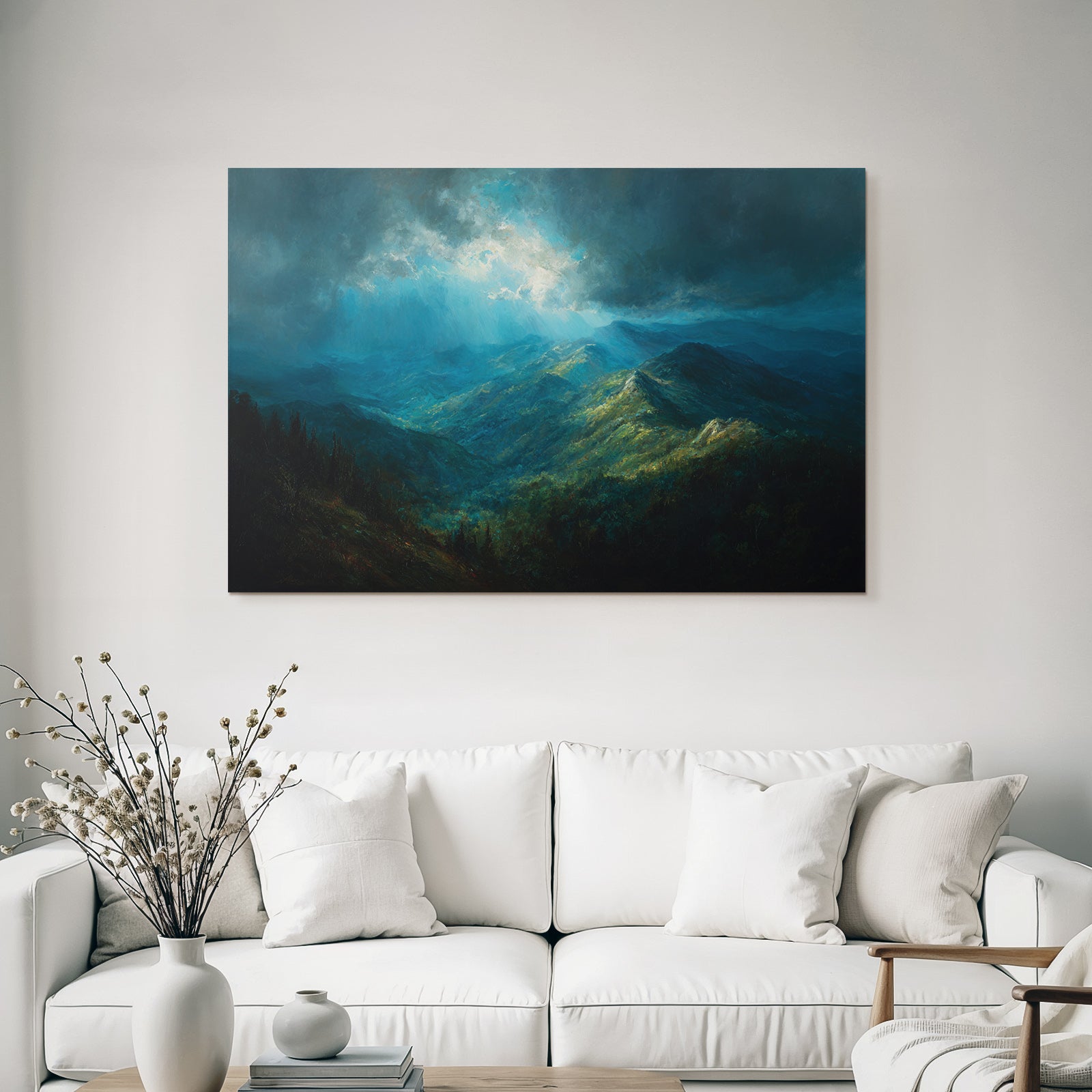 Berglandschaft Mit Dunklen Wolken Und Lichtstrahlen