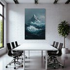 Dramatische Meereslandschaft Mit Hohem Berg Und Turbulenten Sturmwellen Und Blitzen