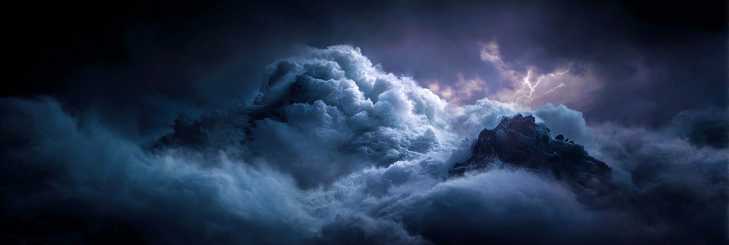 Dramatische Gewitterwolken Über Felsigen Gipfeln | Nahaufnahmen | Natur