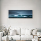 Dramatische Meereslandschaft Mit Turbulenten Wellen Unter Dunklem Himmel Vor Schattigen Bergreihen