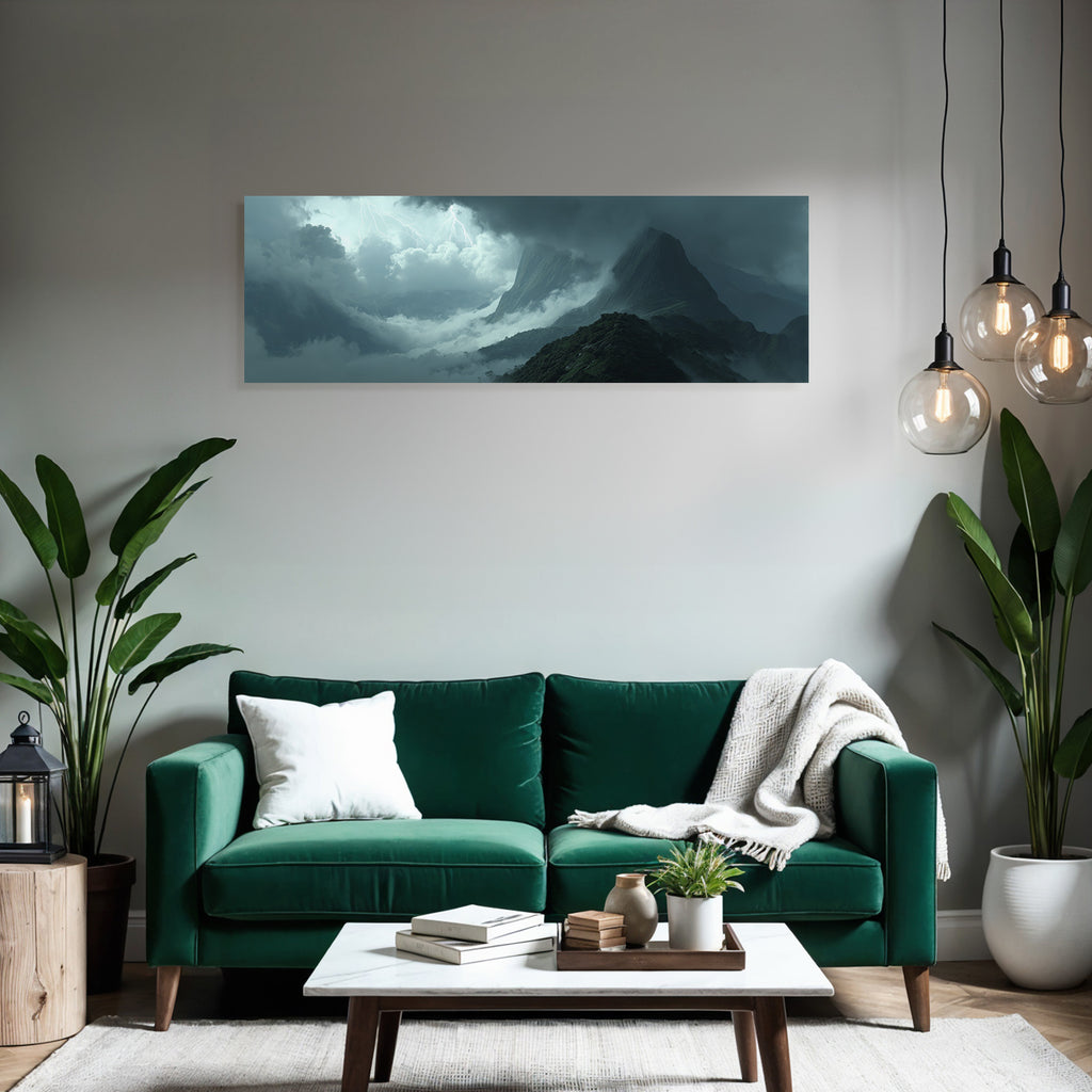 Gewitterlandschaft Mit Bergen Im Nebel Und Blitz