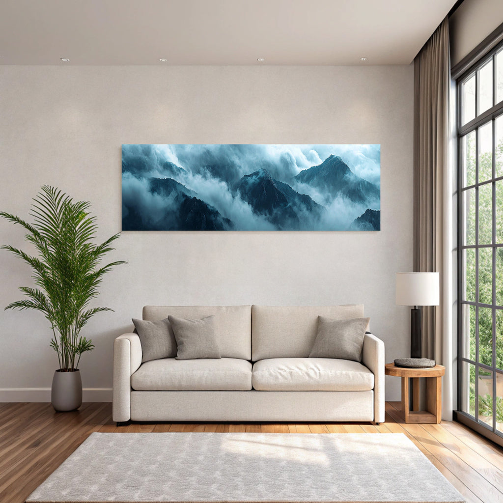 Neblige Berglandschaft Mit Wolkenhülle