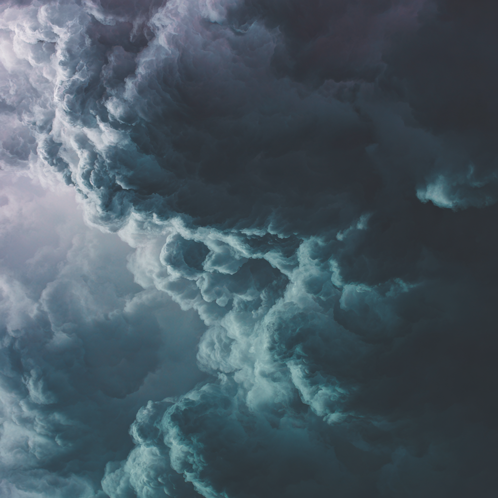 Dramatischer Himmel Mit Dichten Texturierten Grau Blaün Wolken | Nahaufnahmen | Natur