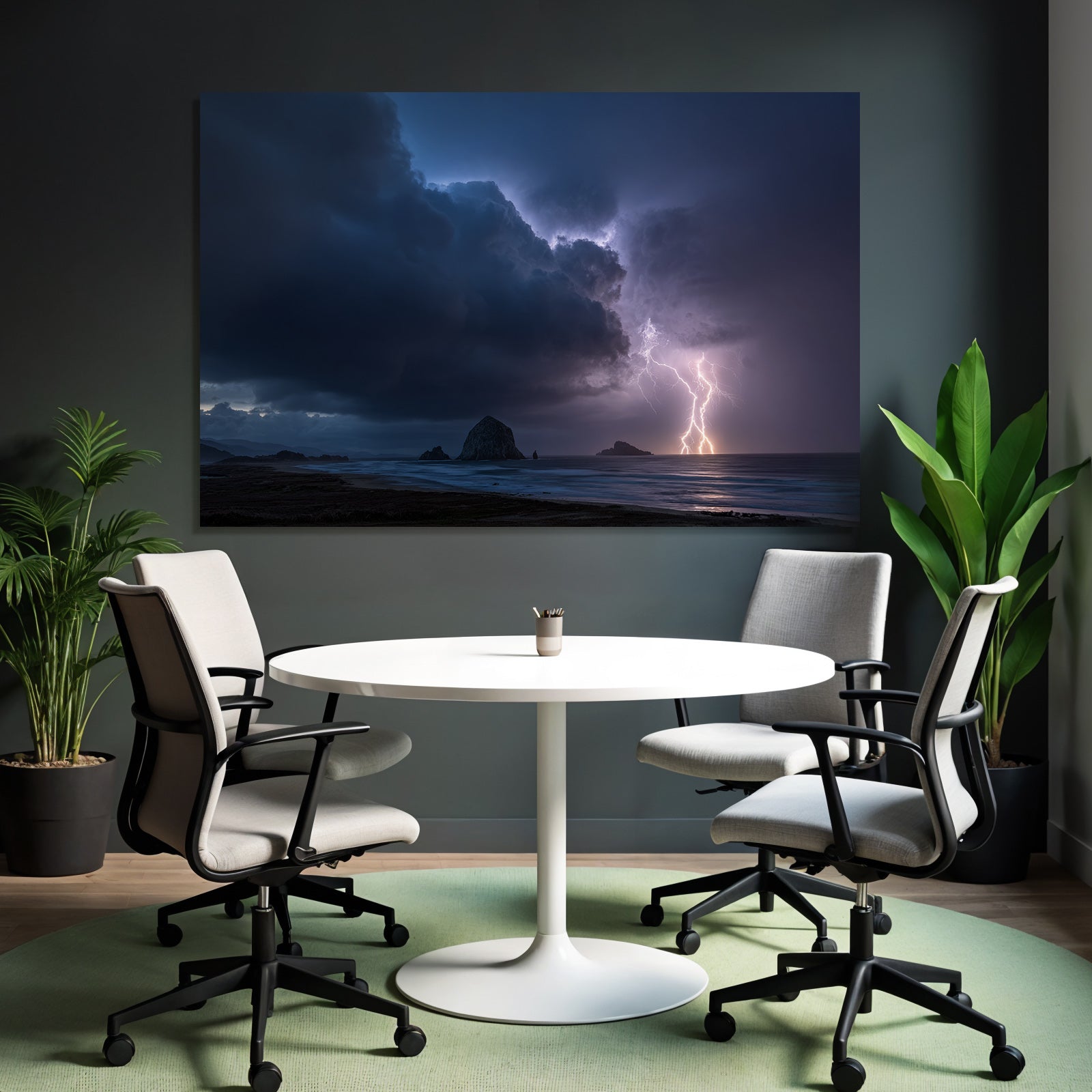 Düsteres Gewitter Über Sturmgepeitschter Küste Mit Felsen Und Blitz