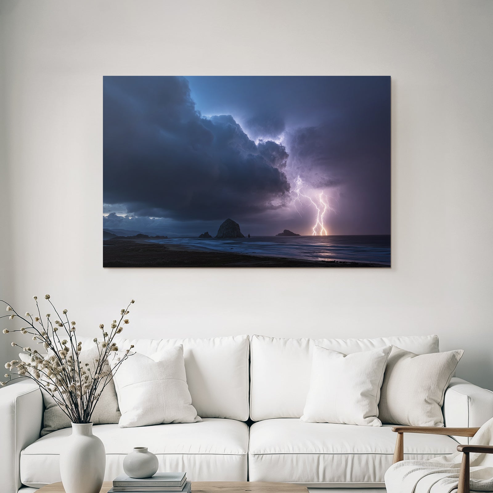 Düsteres Gewitter Über Sturmgepeitschter Küste Mit Felsen Und Blitz