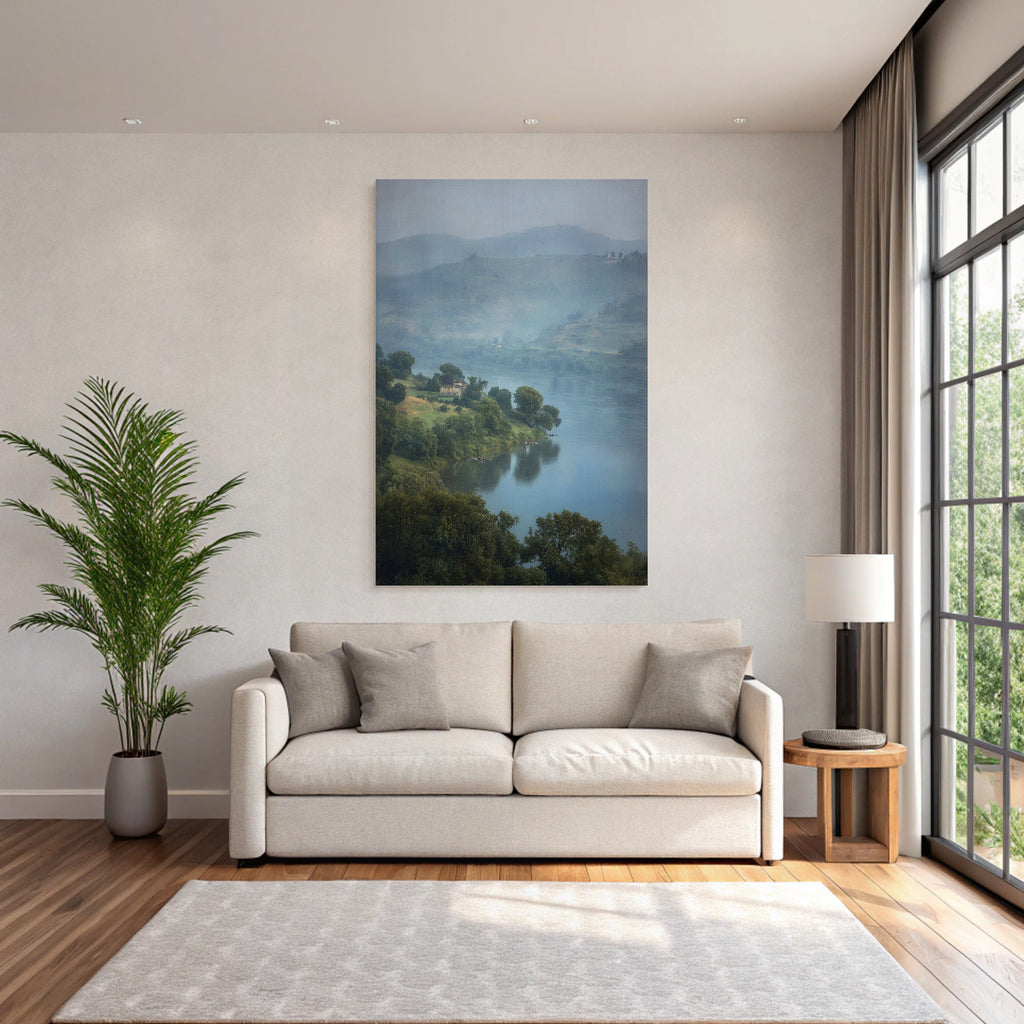 Morgennebel An Der Flusslandschaft Mit Haus