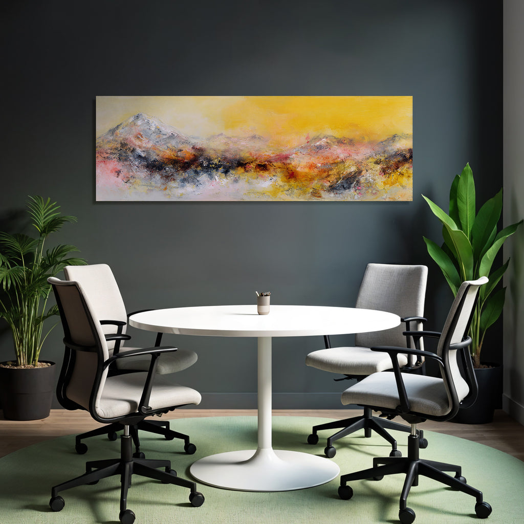 Emotionale Abstrakte Berglandschaft In Gelb Grau Rosa Und Orange