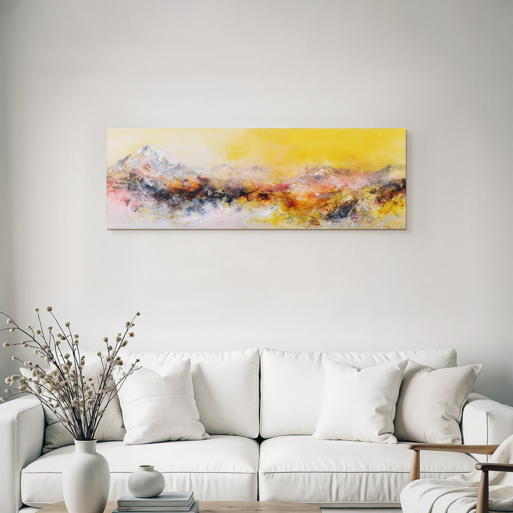 Emotionale Abstrakte Berglandschaft In Gelb Grau Rosa Und Orange