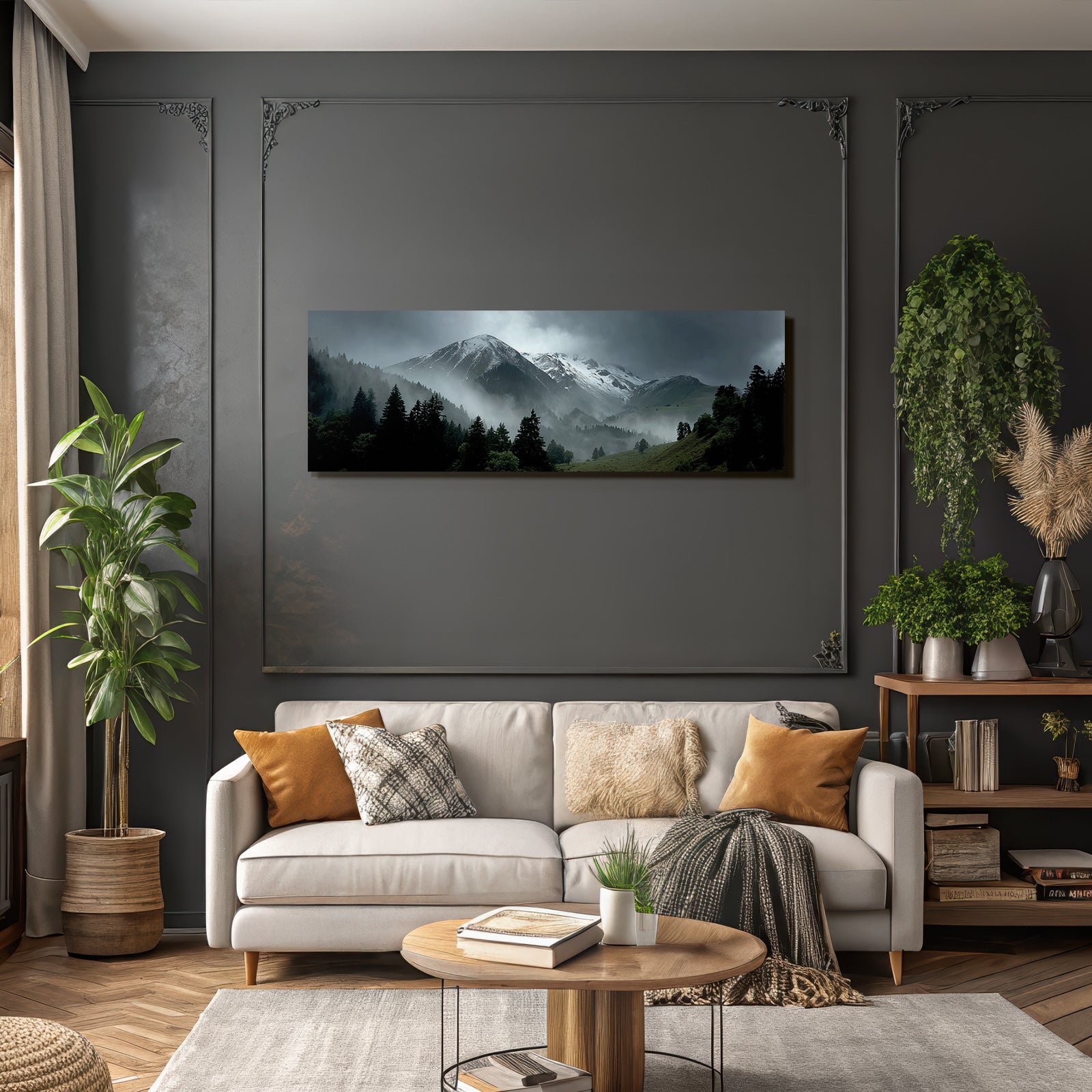 Nebelige Berglandschaft Mit Schneebedeckten Gipfeln Und Dichtem Wald