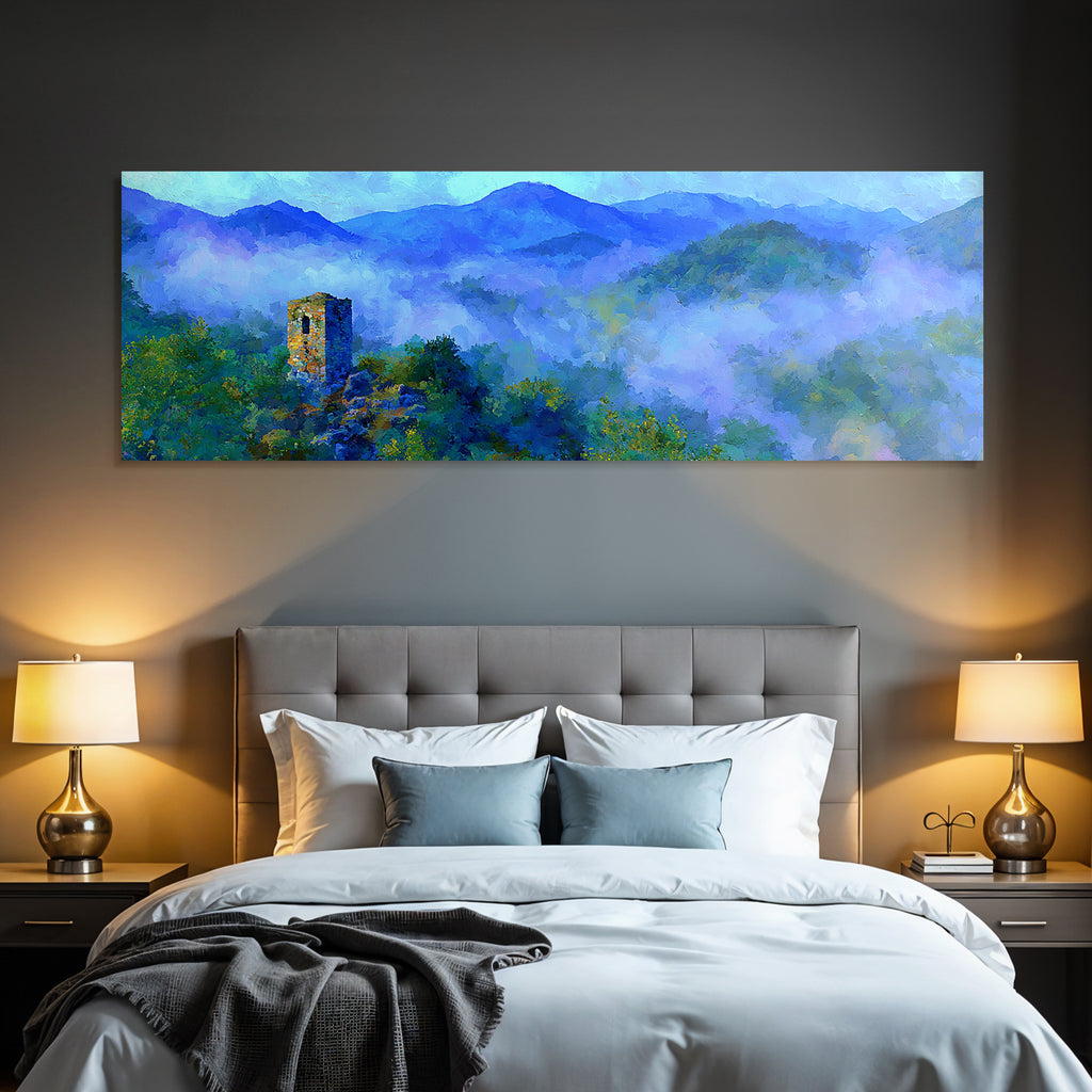 Nebelige Berglandschaft Mit Steinturm