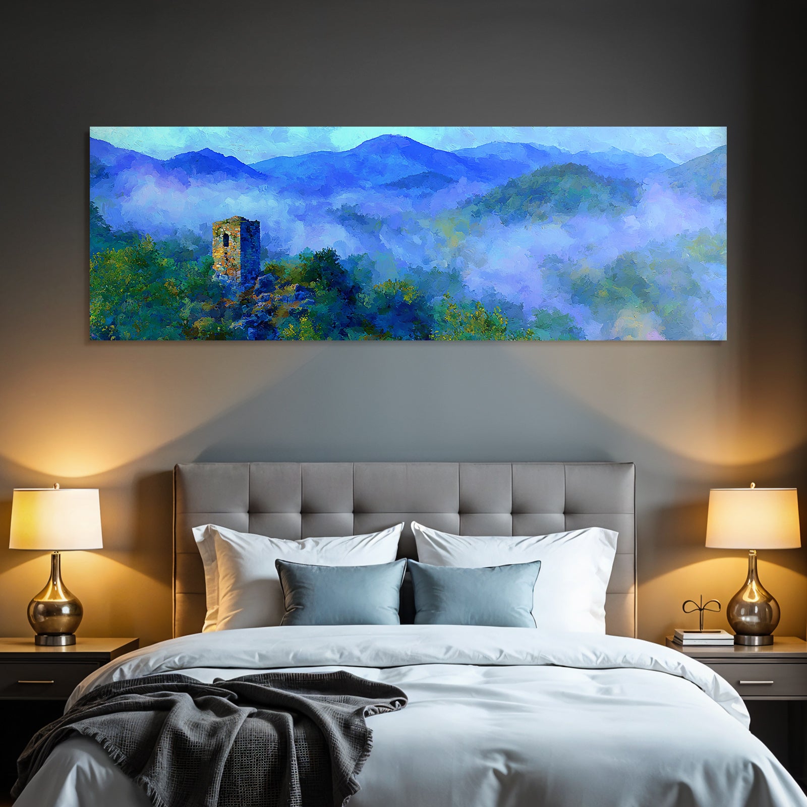 Nebelige Berglandschaft Mit Steinturm