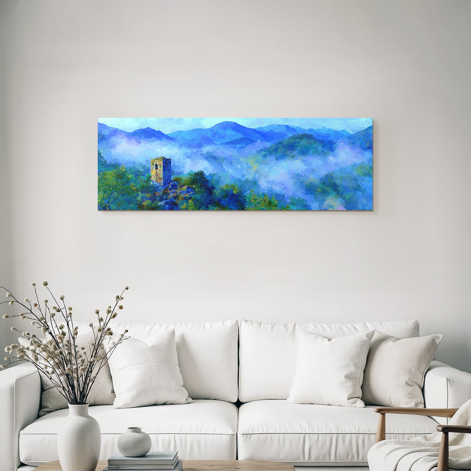 Nebelige Berglandschaft Mit Steinturm