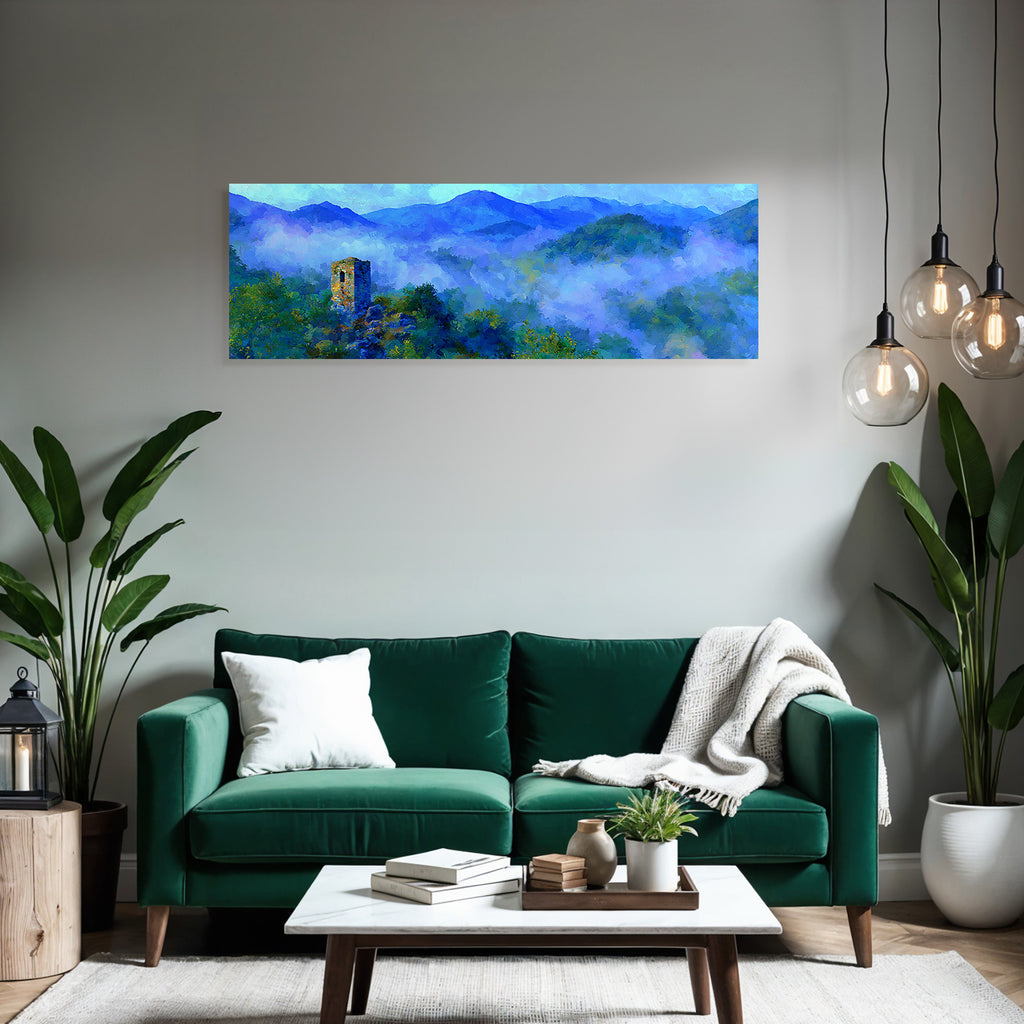 Nebelige Berglandschaft Mit Steinturm