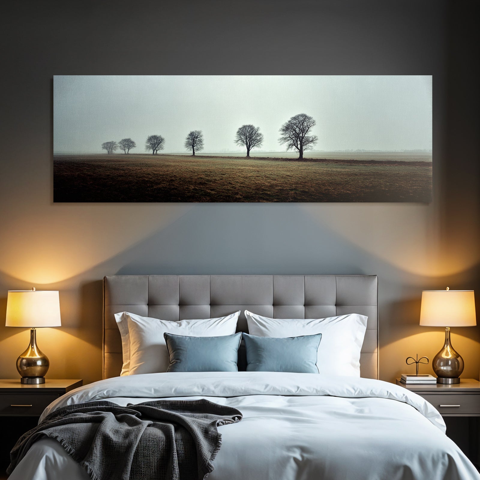 Neblige Landschaft Mit Baumreihe Und Feld