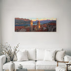 Sonnenuntergang In Mediterraner Küstenstadt Mit Terrakottadächern Und Bergen