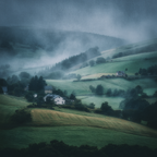 Morgendlicher Nebel Über Grünen Hügeln | Nebel und Wetter | Natur