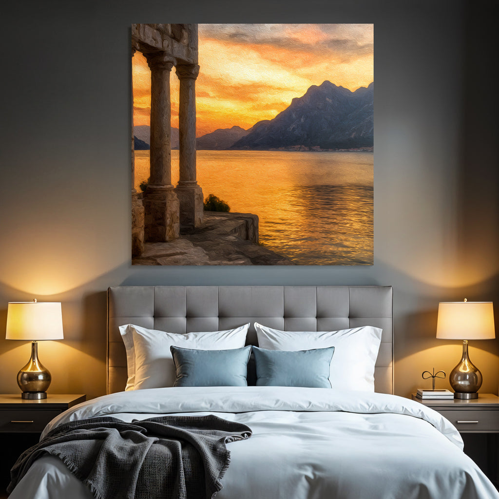 Sonnenuntergangslandschaft Mit Bergen Und Säulen Am Wasser