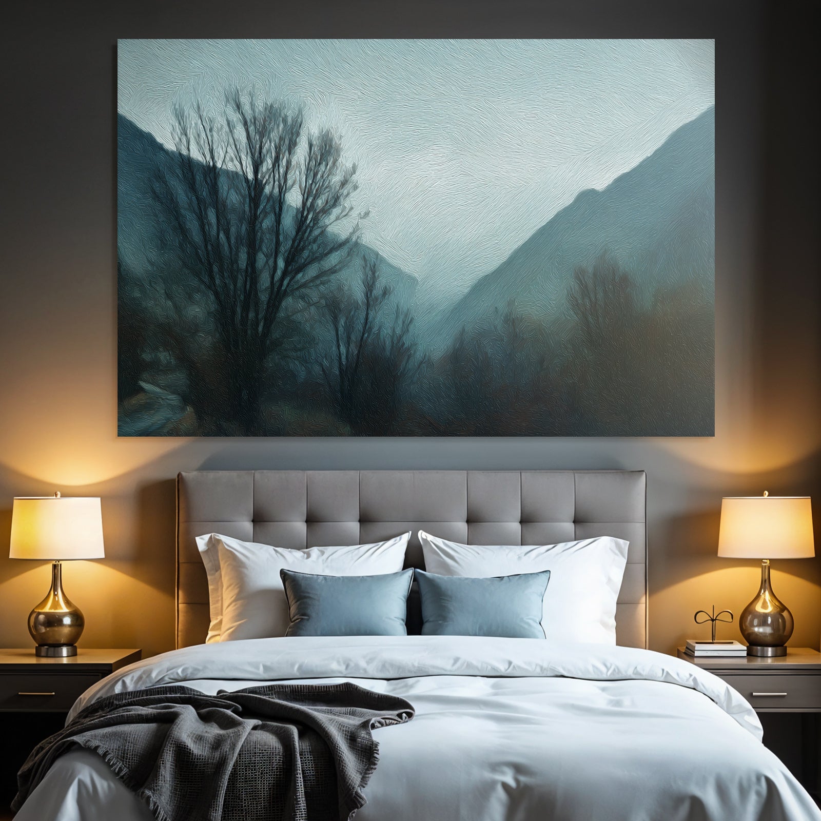 Gedämpfte Blaugraü Nebelgebirgslandschaft Mit Kargen Bäumen Und Einsamer Stimmung