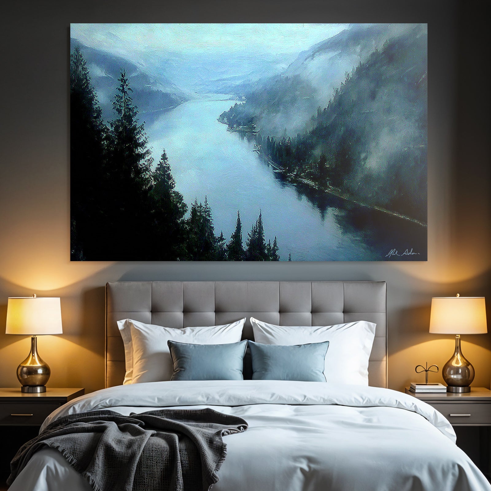 Morgendlicher Nebel In Berglandschaft Mit Fluss