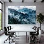 Neblige Berglandschaft Mit Wald Im Dunst